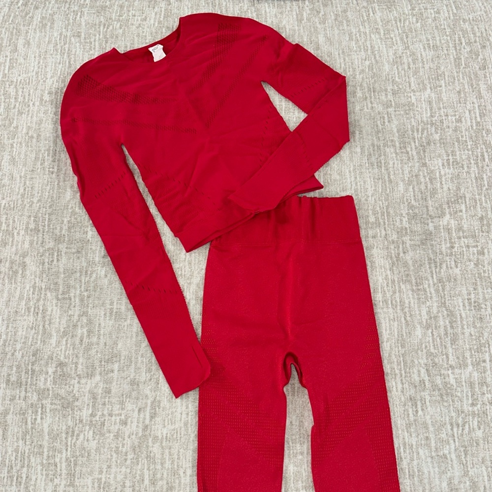 Fabletics Cropped Long Sleeve and Leggings Set - XS